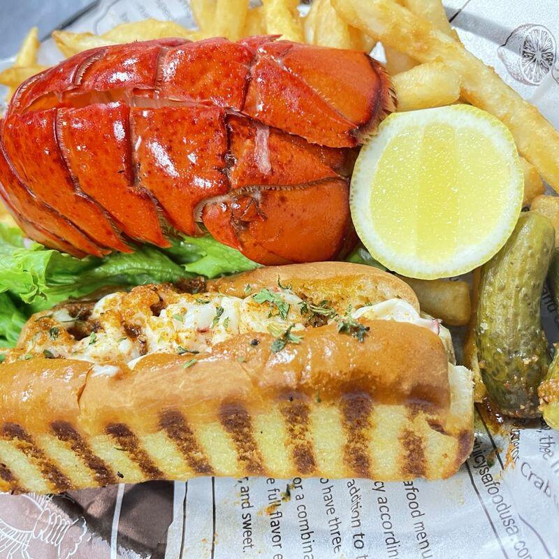 Lobster Roll(Only w.Fries)